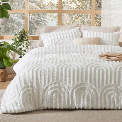 Bedsure Tufted Boho Comforter Set, GentleSoft 3-Piece Shabby Chic Farmhouse Embroidery Bedding, Oversized Jacquard Comforter, All Season Soft Bedding Set